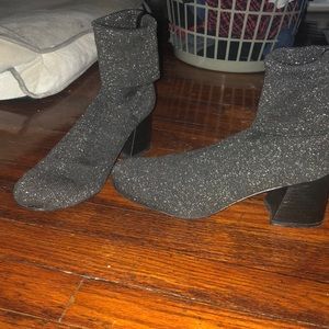 Sock boot with chunky heel